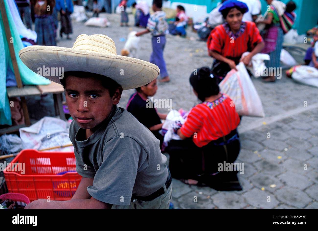 Guatemala, Lago Atitlan, Santa Clara la Laguna, mercato di Martedì Foto Stock