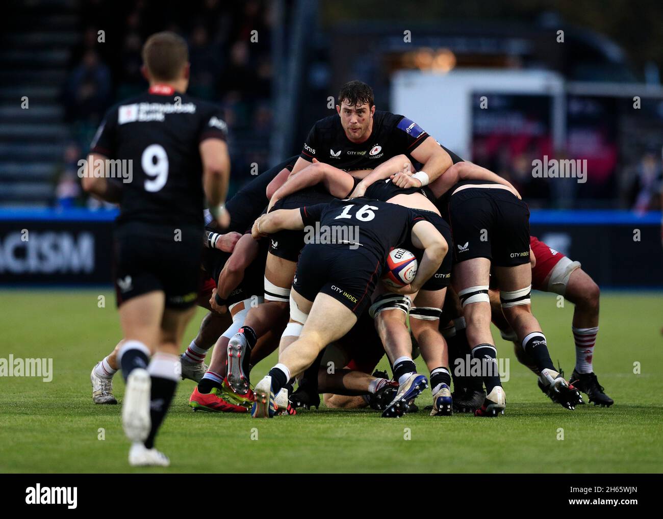 13 novembre 2021; StoneX Stadium, Saracens, Londra, Inghilterra, Premiership Rugby Cup, Saracens contro Harlequins; Callum Hunter-Hill di Saracens nella mischia guardando Ruben de Haas di Saracens Foto Stock