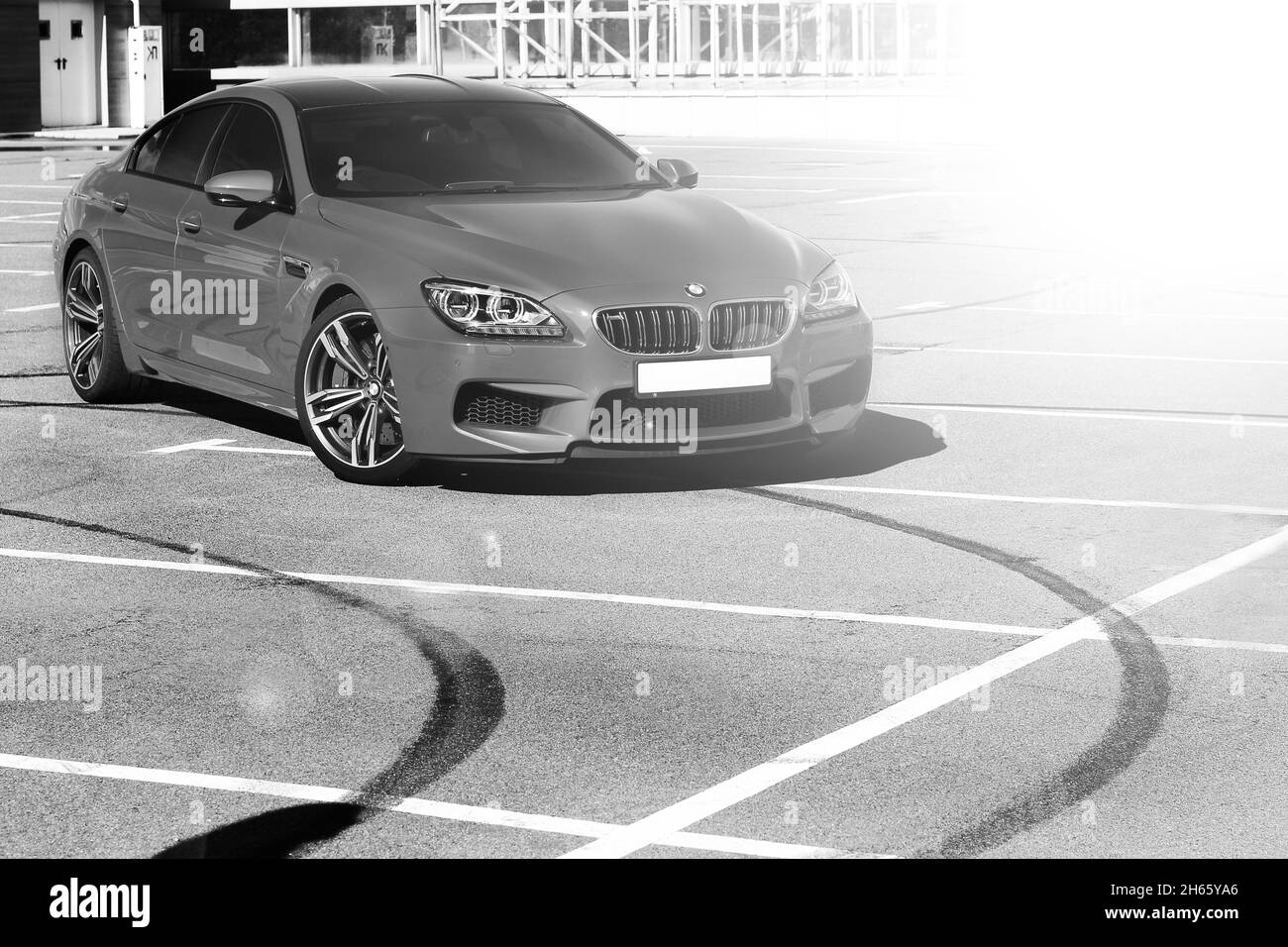 Kiev, Ucraina - 22 giugno 2014: Red BMW M6 Gran Coupe in città Foto Stock