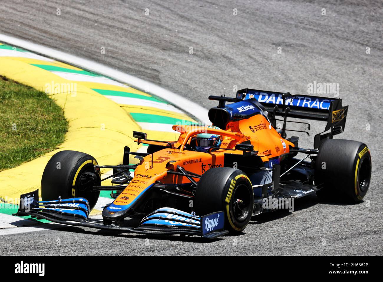 Daniel Ricciardo (AUS) McLaren MCL35M. 13.11.2021. Formula 1 World Championship, Rd 19, Gran Premio del Brasile, San Paolo, Brasile, Sprint Race Day. Il credito fotografico dovrebbe essere: XPB/Press Association Images. Foto Stock