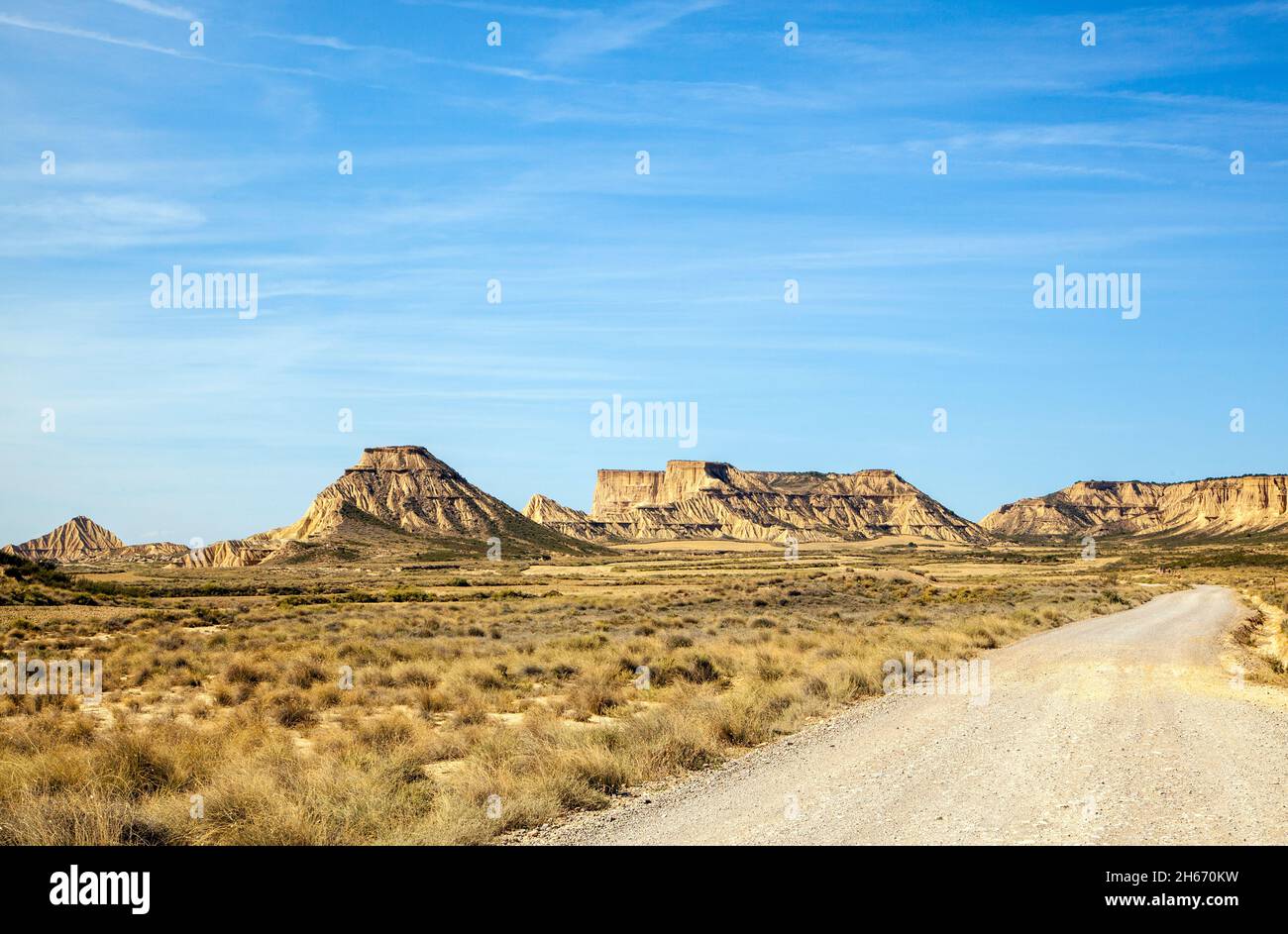 , Bardenas Reales è un parco naturale del deserto semi arido, patrimonio dell'umanità dell'UNESCO, con un paesaggio lunare del 42,500 hectares.in nella regione Navarra del nord della Spagna Foto Stock