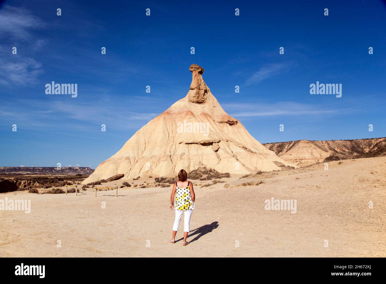 , la formazione rocciosa di Castidetierra nel parco naturale di Bardenas Reales un deserto semi arido dell'UNESCO spagnolo con un paesaggio lunare in .Navarra Spagna Foto Stock