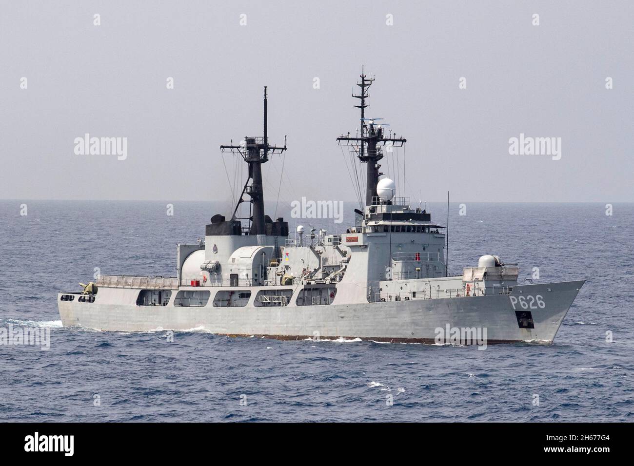 Oceano Indiano, Sri Lanka. 26 giugno 2021. La marina dello Sri Lanka Advanced Offshore Patrol nave SLNS Gajabahu durante la cooperazione a galla preparazione e formazione 26 giugno 2021 nell'Oceano Indiano. Credit: MC3 Adam Butler/U.S. Navy/Alamy Live News Foto Stock