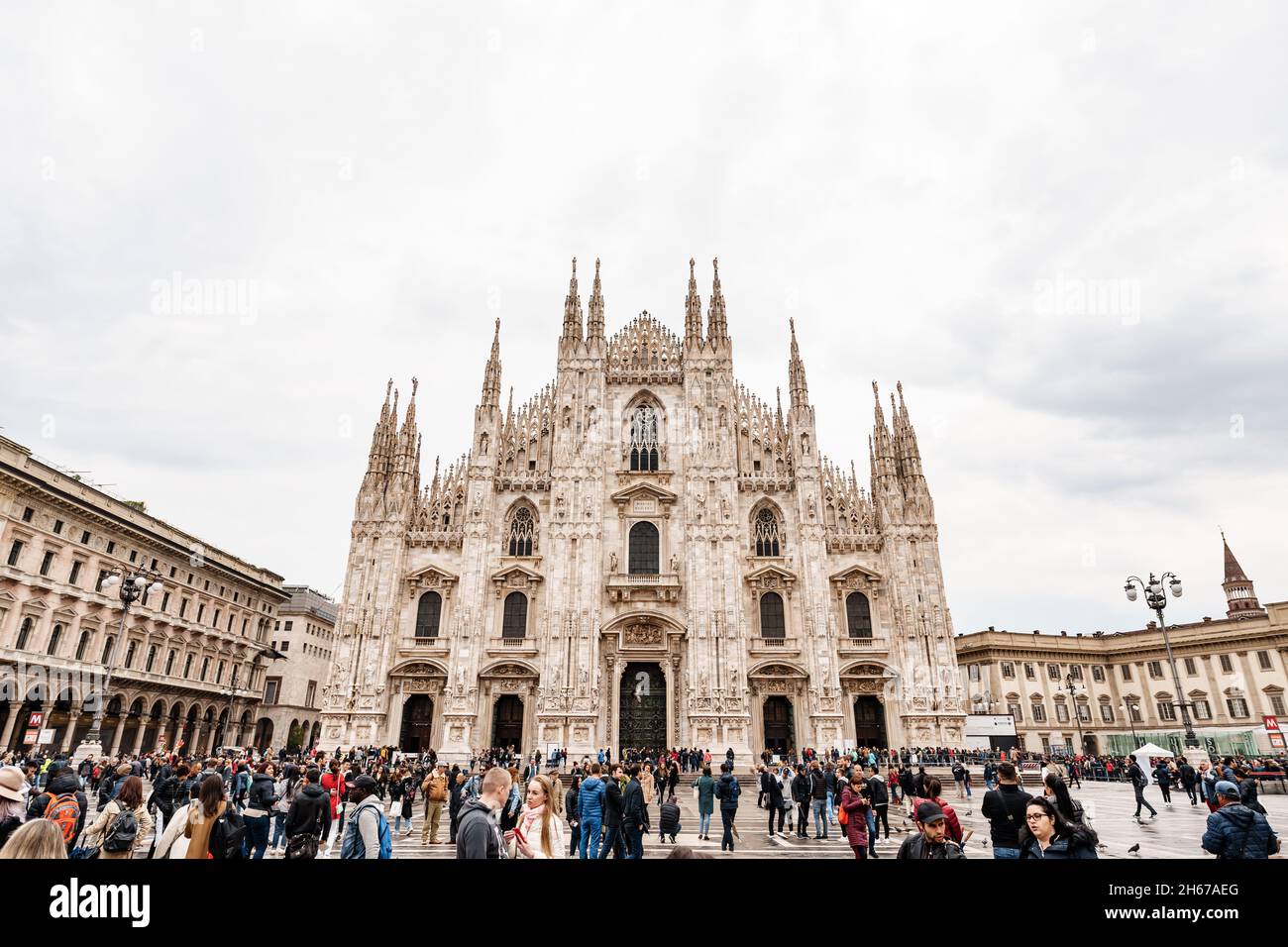 Facciata del Duomo in piazza Duomo. Italia, Milano Foto Stock