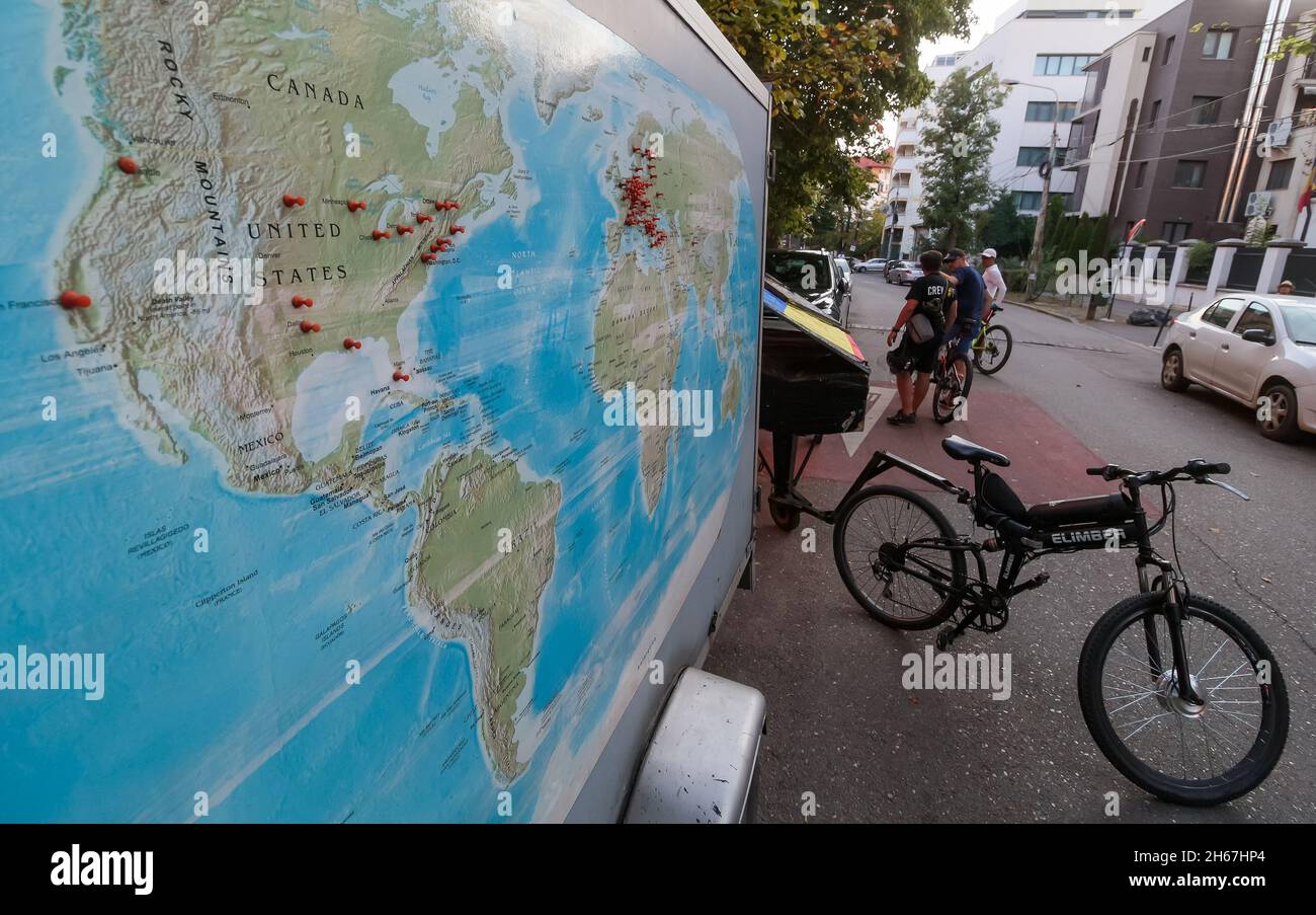 Bucarest, Romania - 10 agosto 2019: Mappa dei paesi in cui Davide martello suonava al suo pianoforte è visto durante il '10 agosto rally' contro i runi Foto Stock
