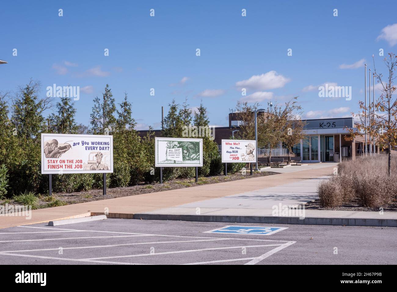 Il K-25 History Center è stato creato per educare il pubblico sul progetto Manhattan e sul suo impianto di diffusione gassosa K-25, ormai decommissionato. Foto Stock