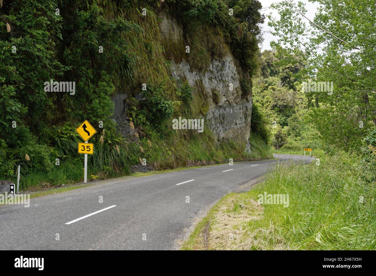 Manuwautu Scenic Route attraverso la gola del fiume Oroua nell'Isola del Nord della Nuova Zelanda Foto Stock
