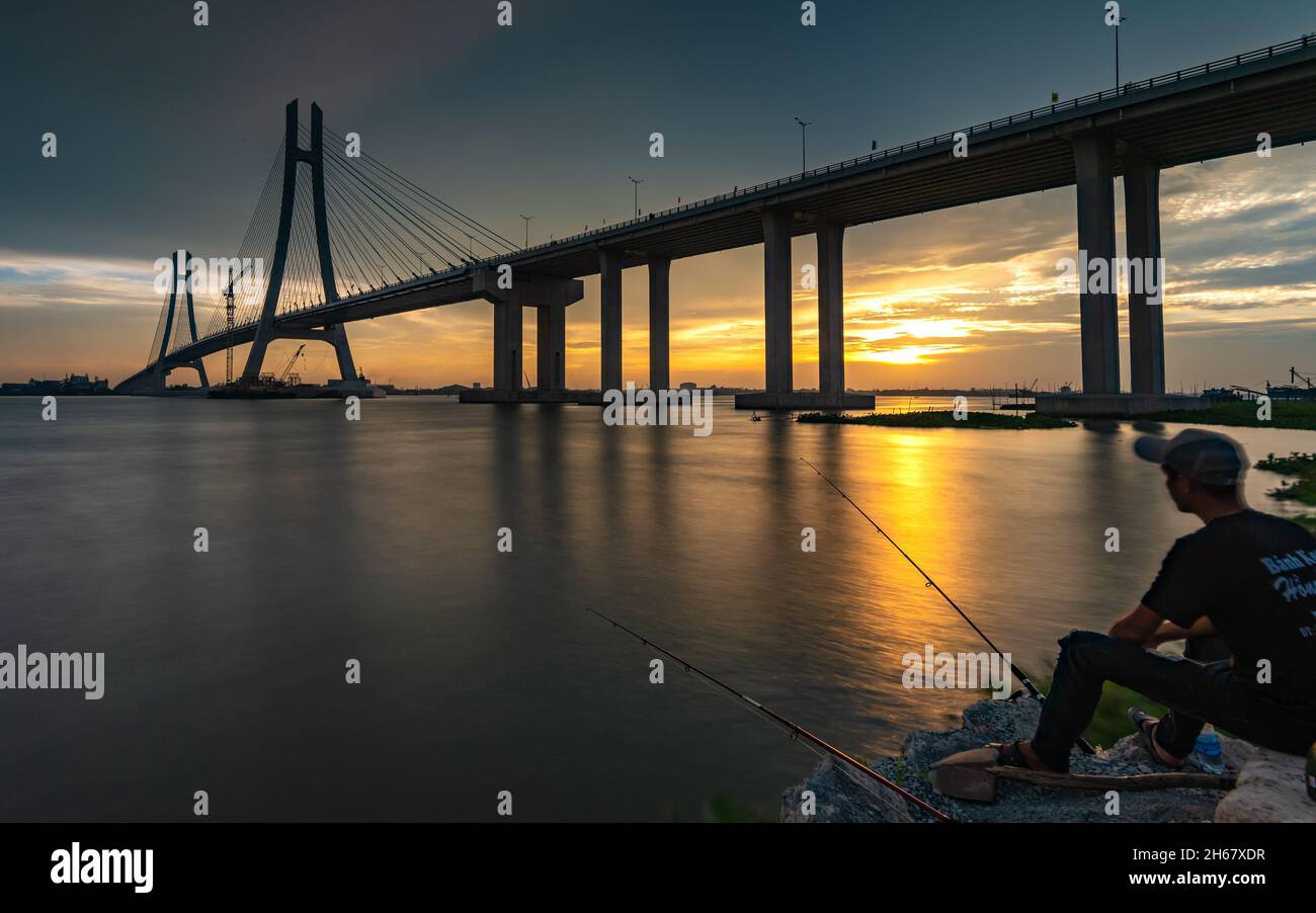 Tramonto al ponte VAM Cong sul fiume Mekong Foto Stock