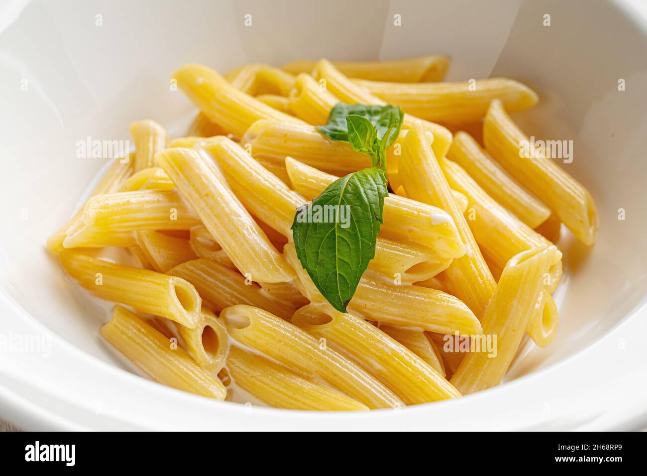 Pasta penne italiana cotta, macaroni guarnire Foto Stock