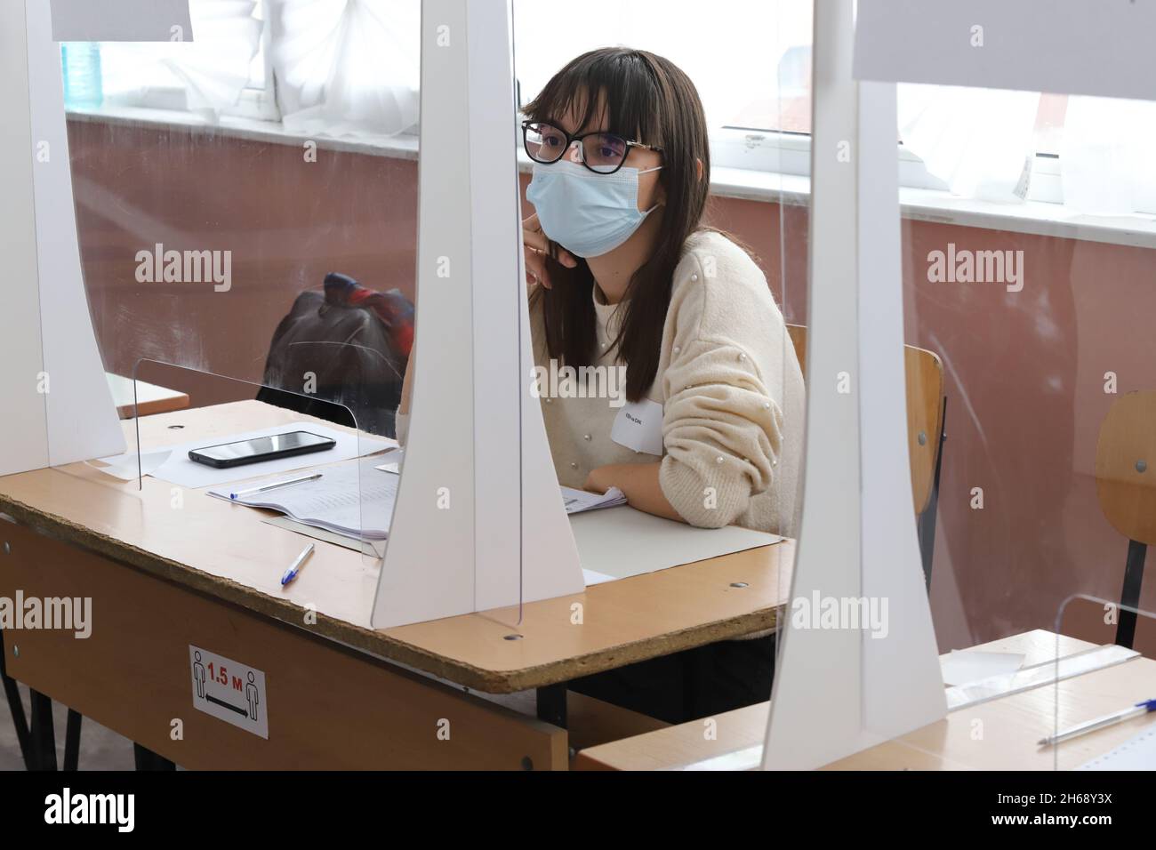 I sondaggi si stanno aprendo per votare per la terza elezione parlamentare della Bulgaria quest'anno e per le elezioni del Presidente 2 in 1 a Sofia, Bulgaria, il 14 NOVEMBRE 20 Foto Stock