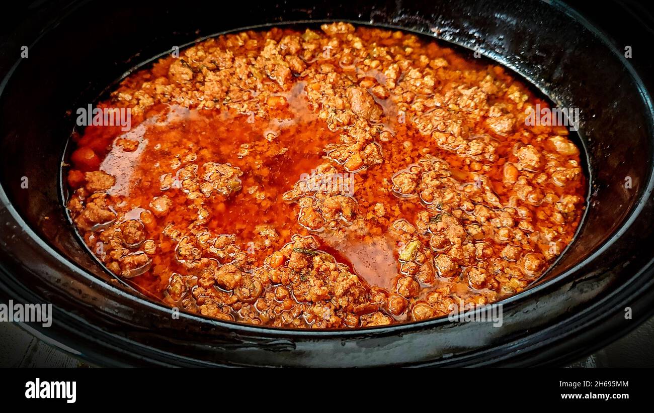 Ragù alla bolognese fatto in casa, cotto lento 12 ore. Foto Stock