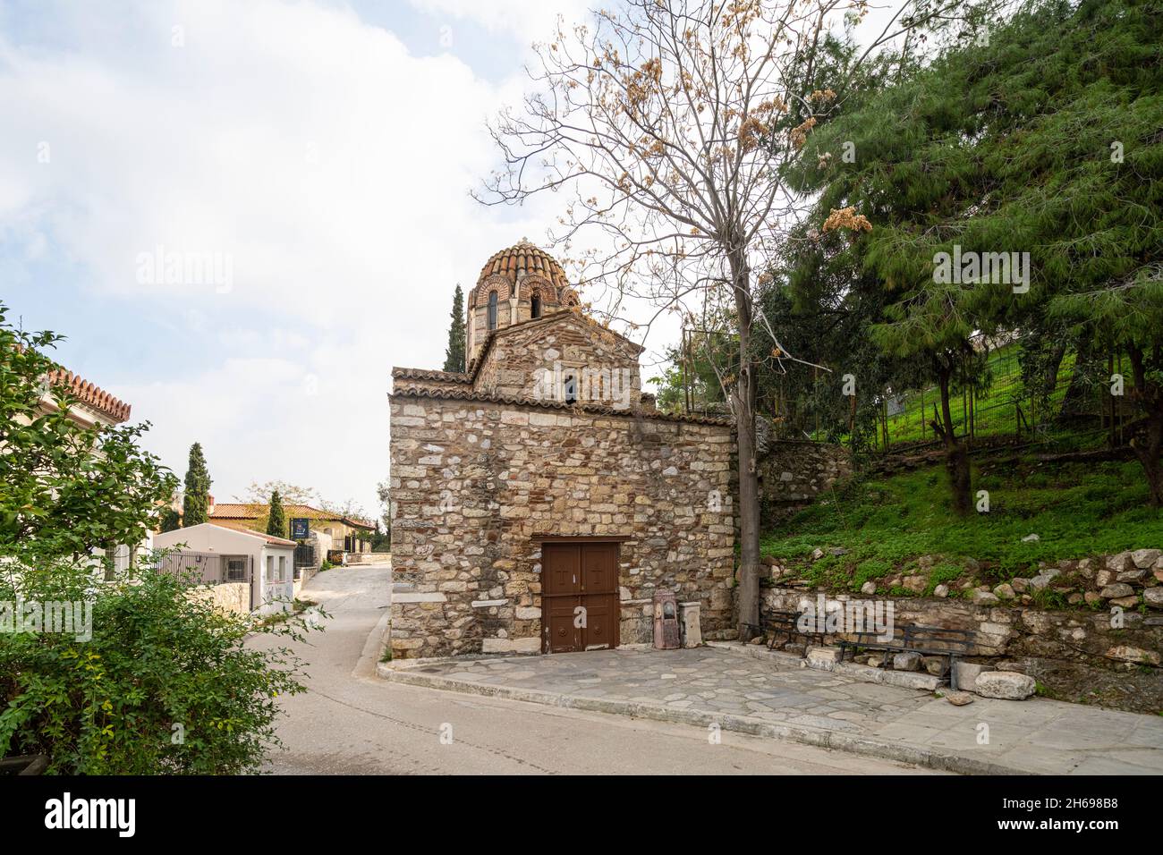 Atene, Grecia. Novembre 2021. Vista esterna della Chiesa greco-ortodossa della Trasfigurazione nel centro della città Foto Stock