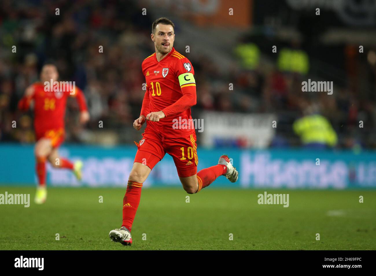 Cardiff, Regno Unito. 13 Nov 2021. Aaron Ramsey del Galles in azione. Qualificatore della Coppa del mondo FIFA, gruppo e, Galles / Bielorussia allo stadio della città di Cardiff, Galles del Sud, sabato 13 novembre 2021. Solo per uso editoriale. pic by Andrew Orchard/Andrew Orchard SPORTS photography/Alamy Live News Credit: Andrew Orchard SPORTS photography/Alamy Live News Foto Stock