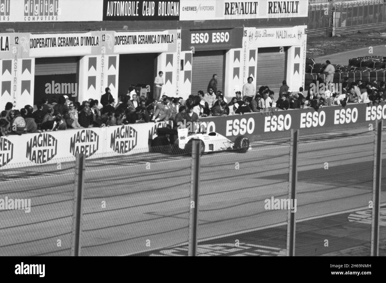 Imola, 1988: Prove di Formula 1 sul circuito di Imola. Stefano Modena in azione su Eurobrun ER188. Foto Stock