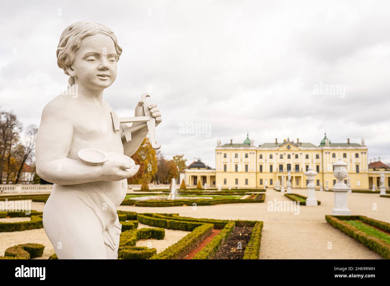 Palazzo Branicki a Bialystok, Podlasie, Polonia. Primo piano di una scultura a Palac Branickich e giardino della Medical University. Foto Stock