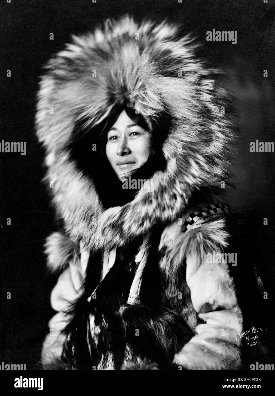 Donna inuit - Fratelli Lomen - c1915 Foto Stock