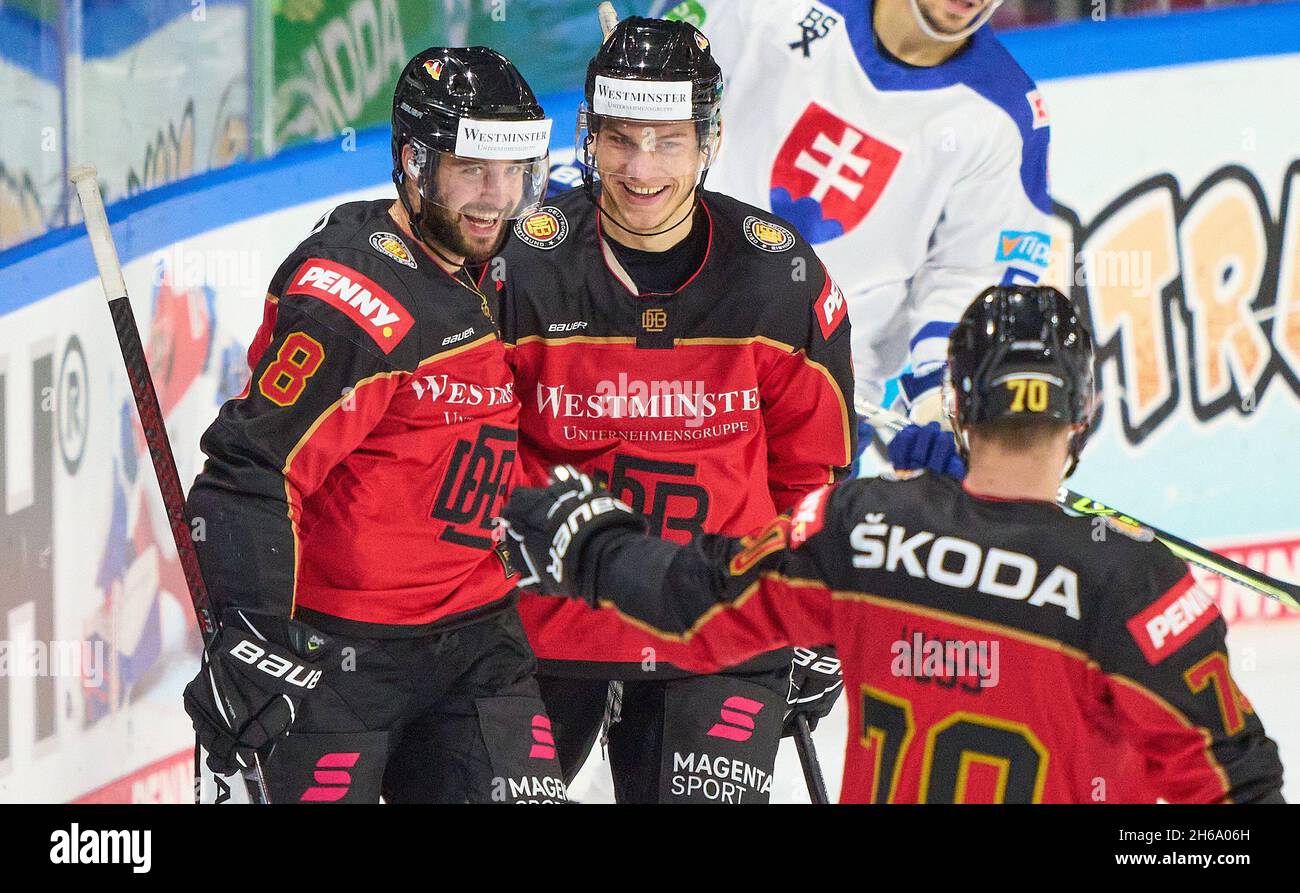 Tobias Rieder #8 della Germania Goal per 4-1, celebrazione alla partita GERMANIA - SLOVACCHIA DEB ICE HOCKEY DEUTSCHLAND CUP a Krefeld, Germania, 14 novembre 2020, Stagione 2021/2022, Slowakei, © Peter Schatz / Alamy Live News Foto Stock