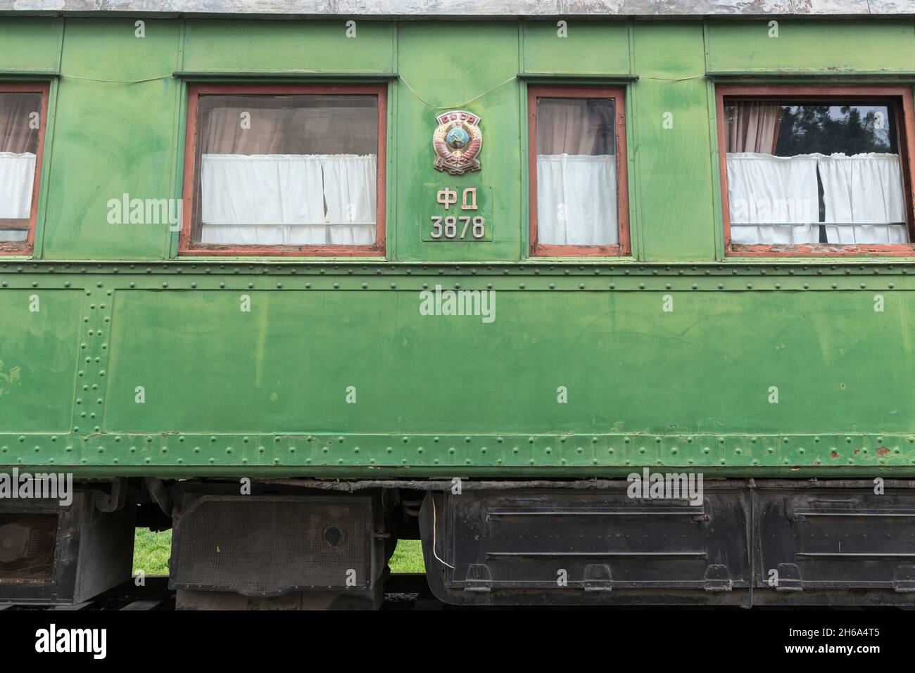 Il trasporto ferroviario personale di Stalin, situato fuori dal museo Joseh Stalin nel suo luogo di nascita Gori, Shida Kartli, Georgia, Caucaso Foto Stock