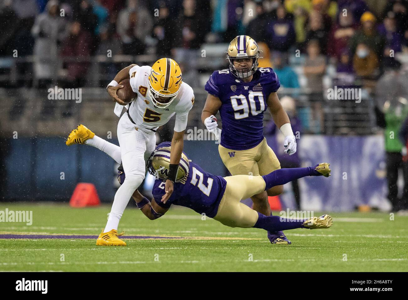 Arizona state Sun Devils quarterback Jayden Daniels (5) corre con la palla durante il 1 ° trimestre di una partita di calcio NCAA college contro il lavaggio Foto Stock