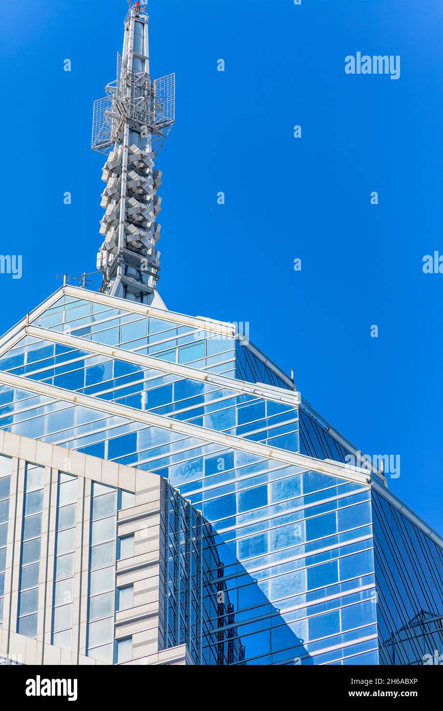 1650 Market Street, noto anche come One Liberty Place, è spesso chiamata "Philadelphia's Chrysler Building" per la sua graziosa guglia. Il grattacielo fu il primo a BREA Foto Stock