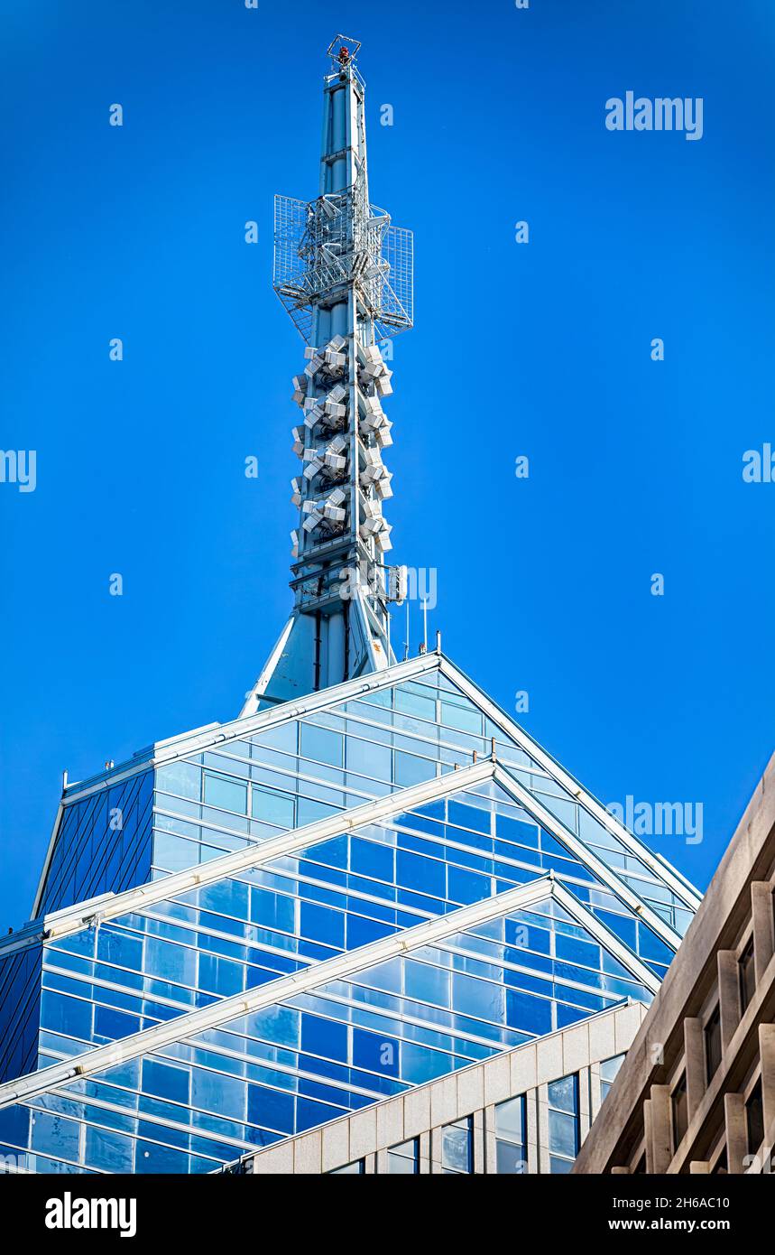 1650 Market Street, noto anche come One Liberty Place, è spesso chiamata "Philadelphia's Chrysler Building" per la sua graziosa guglia. Il grattacielo fu il primo a BREA Foto Stock