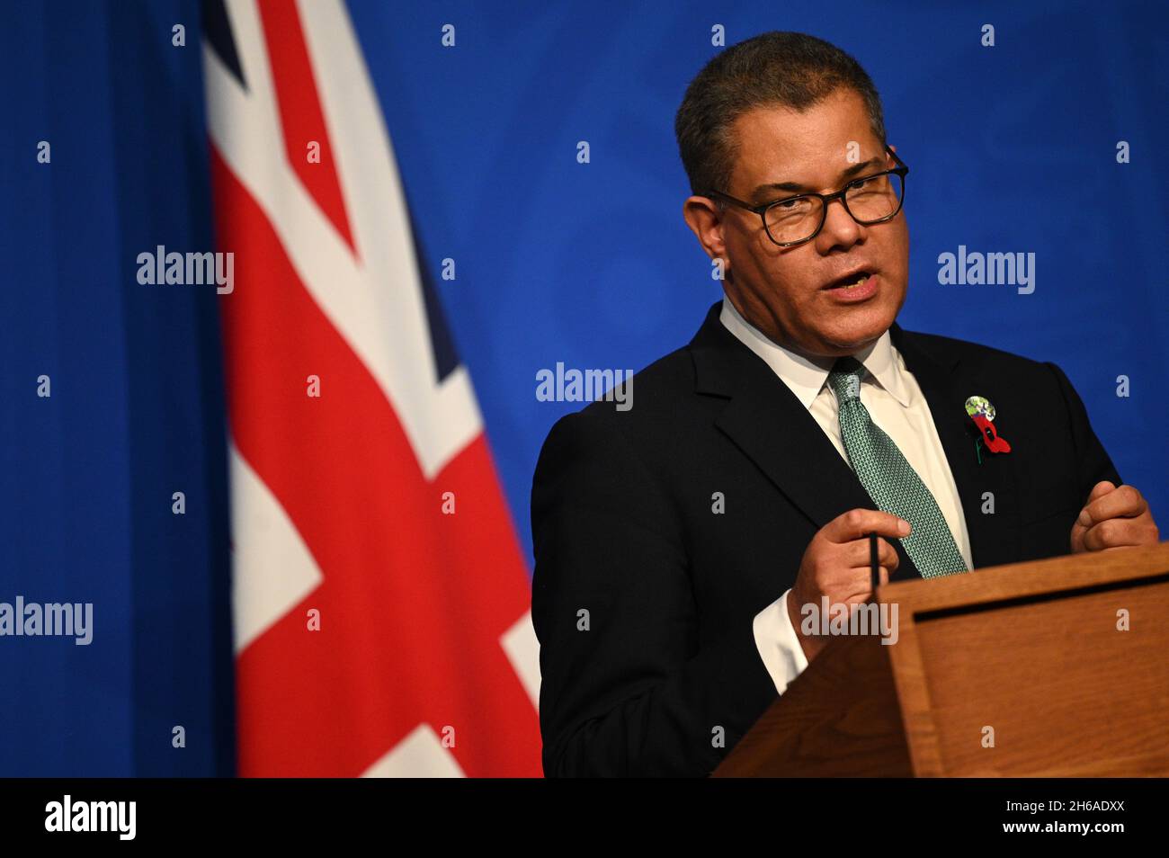 Alok Sharma, presidente del Cop26, durante una conferenza stampa a Downing Street, Londra, sul vertice climatico del Cop26. Data foto: Domenica 14 novembre 2021. Foto Stock