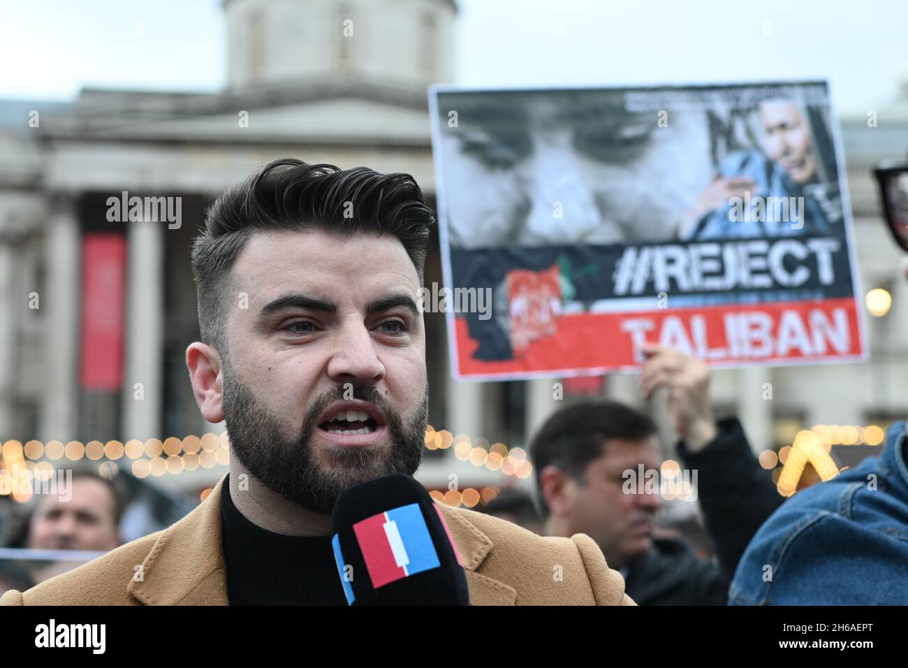 2021-11-14 , Londra, Regno Unito. Il popolo afghano soffre. La democrazia coloniale e genocidio, i diritti umani, la libertà hanno creato caos in tutto il mondo. Come gli scarafaggi di Hong Kong che dicono che il cantonese non è cinese? Il libero Afghanistan aveva una sola opzione a sostegno del partito di vittoria afghano, che ha espulso tutti gli invasori barbarici dallo spargimento di sangue e dalla sofferenza afghani per riunire gli afghani e costruire un nuovo Afghanistan. I Cockroaches scelgono di continuare a servire e lavori per gli invasori seppelliranno le generazioni future. Che scelta fai, unità o sfortuna? Rimani lontano dall'atto britannico Foto Stock