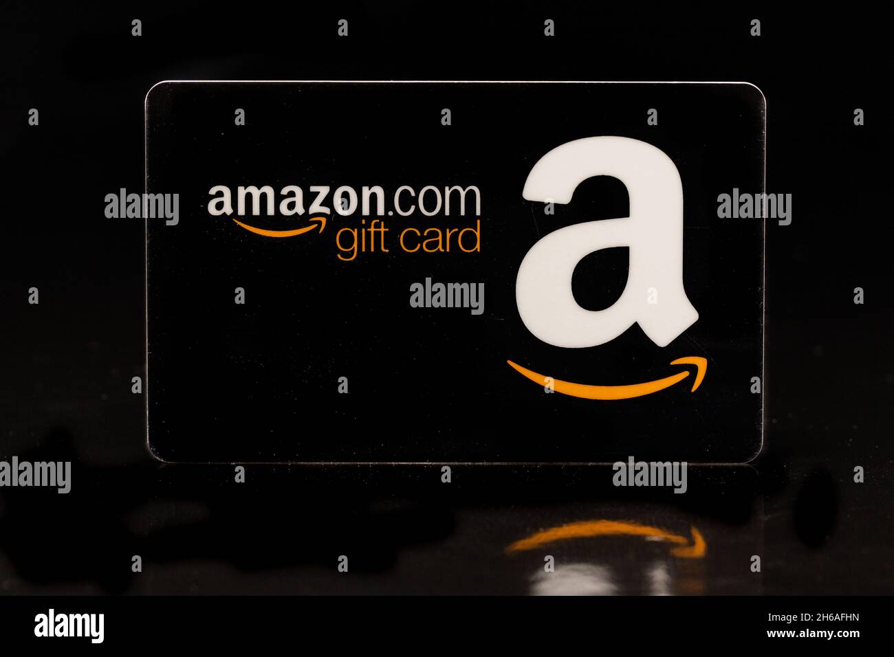 Everett, WA USA - 11-10-2021: Carta regalo Amazon su sfondo nero Foto stock  - Alamy