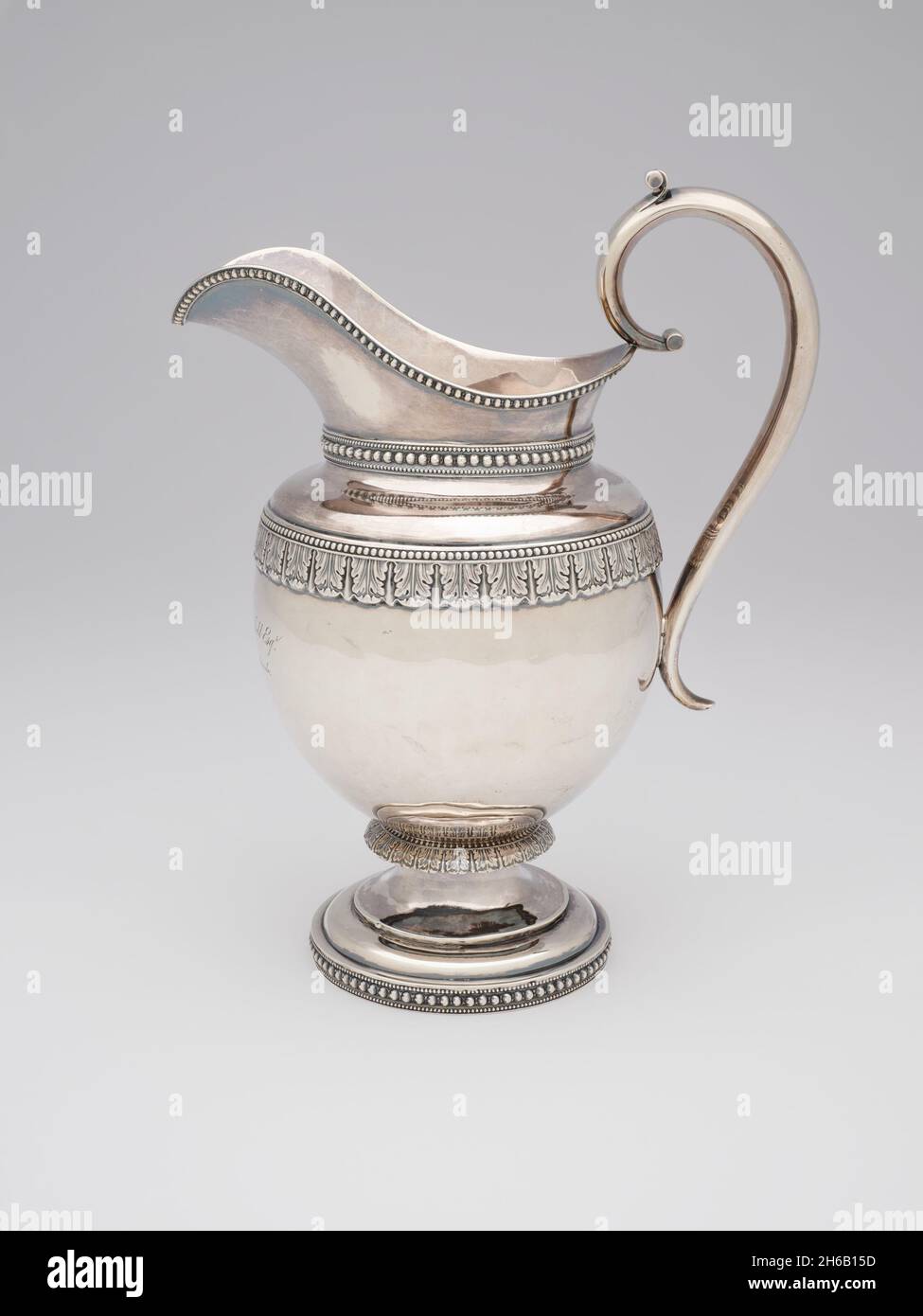 Caraffa, 1827/48. Decorazione a foglia di acanto. Venduto al dettaglio da Baldwin Gardiner. Foto Stock