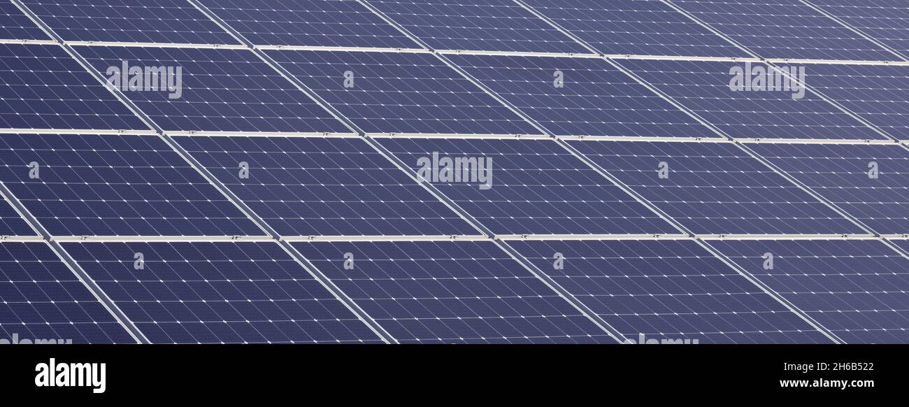 Panorama Pannelli solari sfondo per immagini di concetto di energia solare. Foto Stock