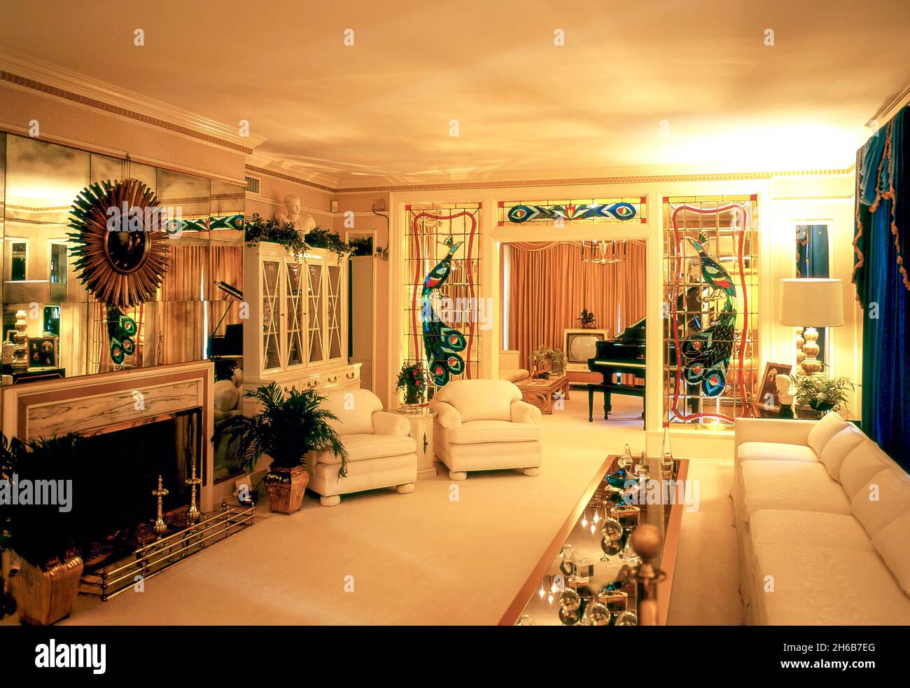 Il soggiorno, Casa di Graceland, Elvis Presley Boulevard, Whitehaven, Memphis, Tennessee, Stati Uniti d'America Foto Stock