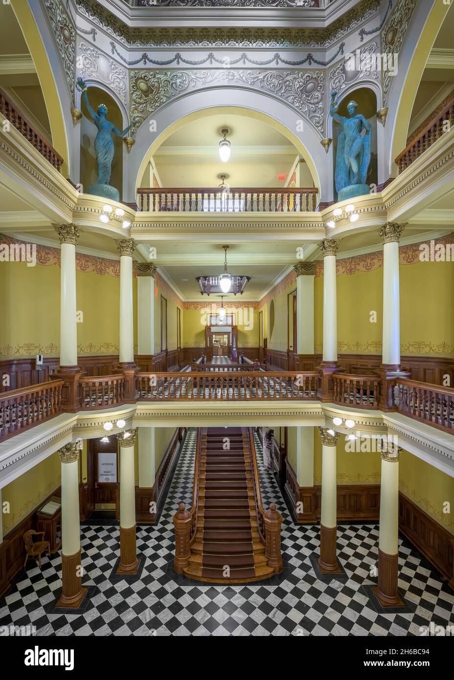 Scala e rotonda dell'edificio del Campidoglio dello stato del Wyoming a Cheyenne, Wyoming Foto Stock
