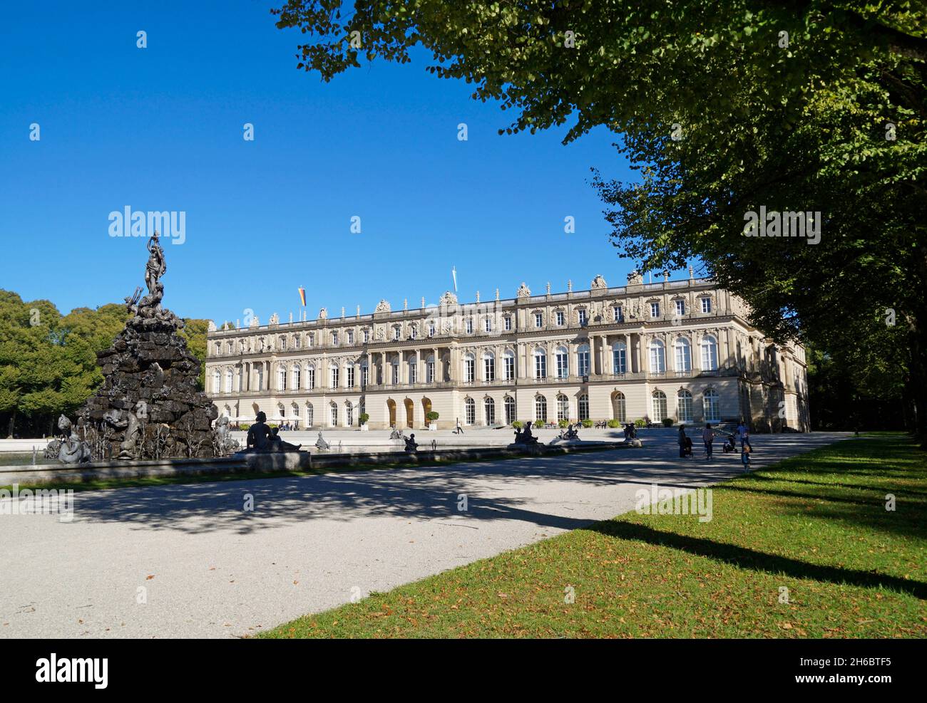 palazzo del grand Bavarian Herrenchiemsee, fontane, opere d'acqua e parchi costruiti da re Ludovico II di Baviera sull'isola di Herreninsel, Baviera (Germania Foto Stock
