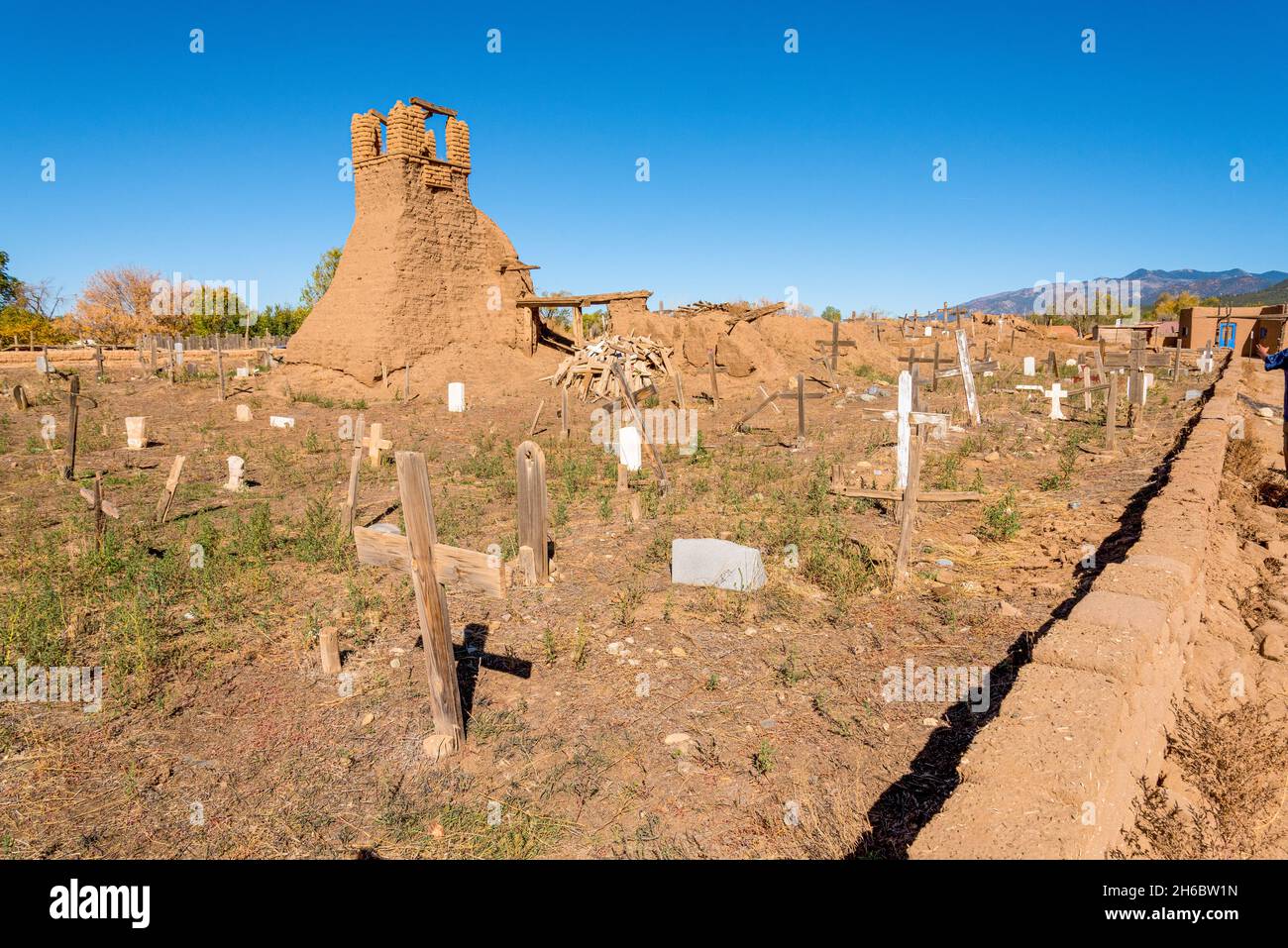 Vecchio cimitero nel villaggio di Taos Pueblo nel New Mexico, USA Foto Stock