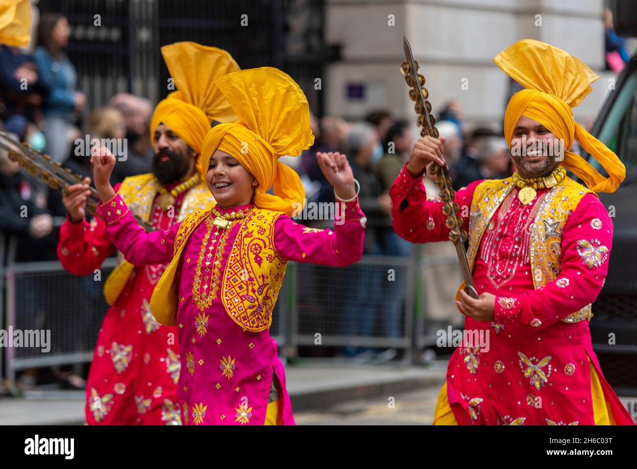 Punjab National Bank (International) Limited (PNBIL) al Lord Mayor's Show, sfilata, processione passando lungo Poultry, vicino Mansion House, Londra Foto Stock