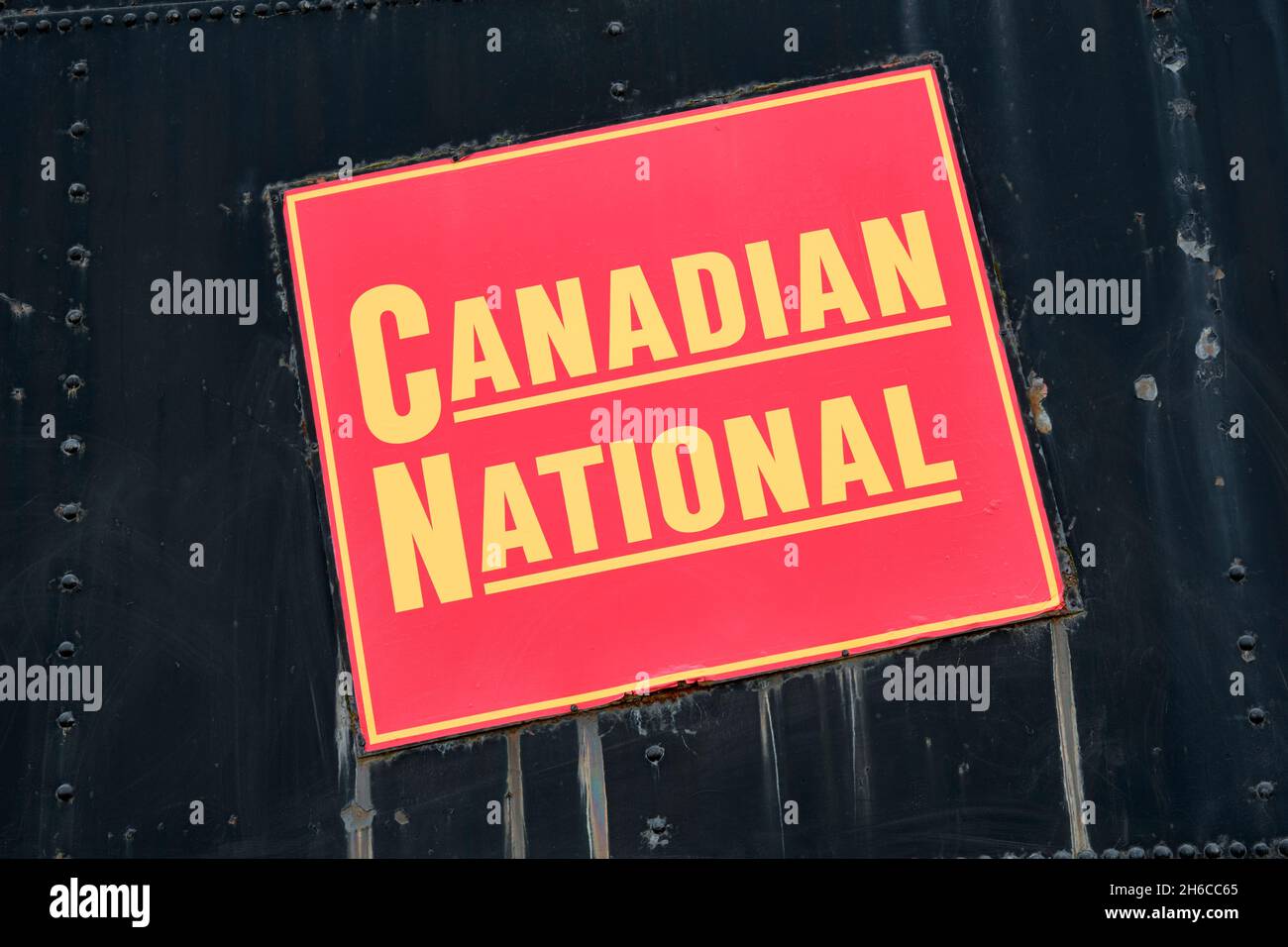 Il logo Vintage Canadian National Railway si trova sul lato di un vecchio motore a vapore. Foto Stock