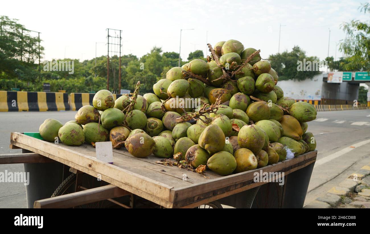 Immagini di alta qualità di noci di cocco grezze e mature Foto Stock