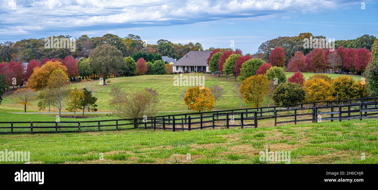 Panorama autunnale panoramico sulle montagne della Georgia settentrionale a Clarkesville, Georgia. (USA) Foto Stock