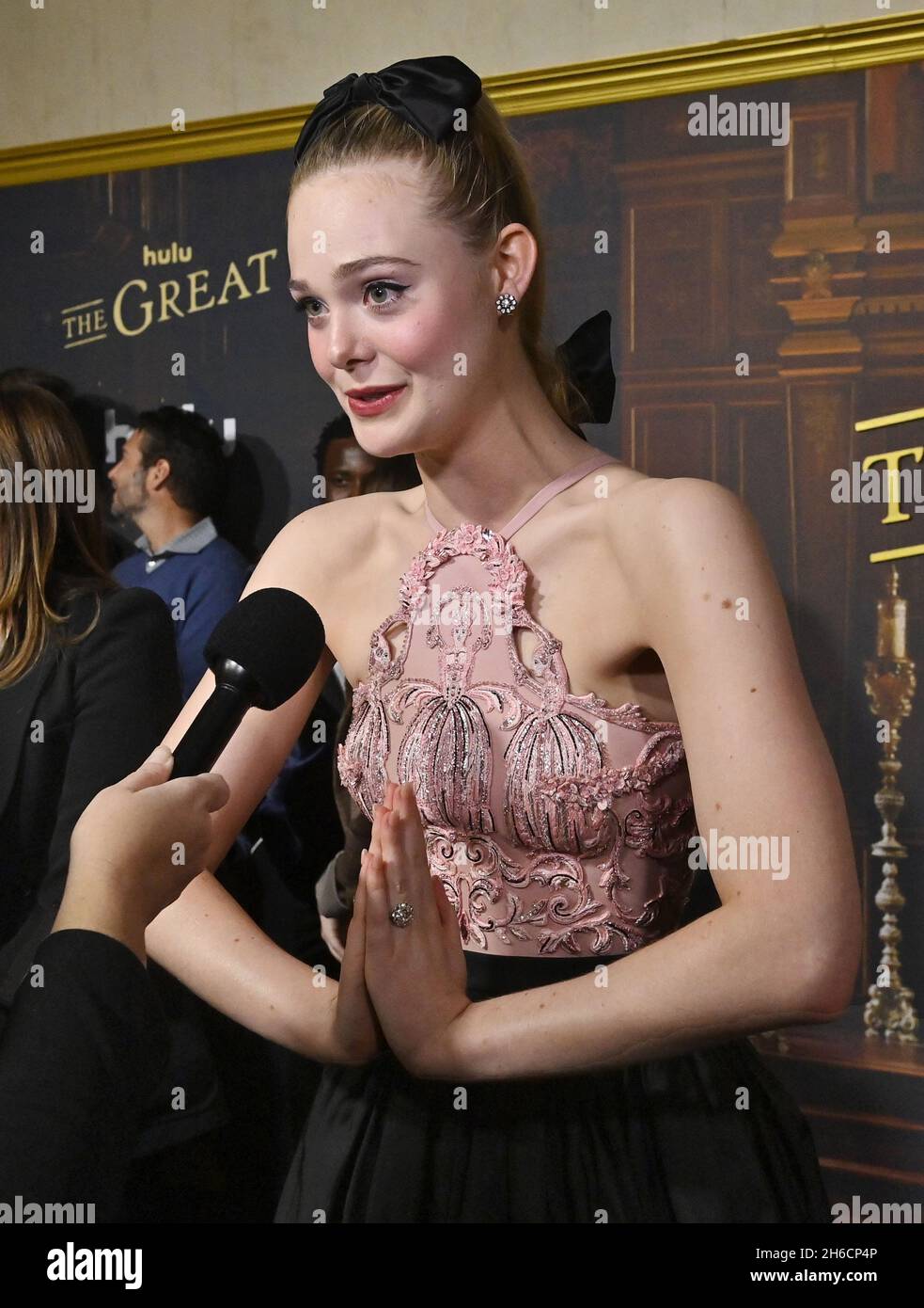 Hollywood, Los Angeles, 14 novembre 2021, il membro Cast Elle Fanning partecipa alla drammatica serie televisiva "The Great" di Hulu alla Sunset Room nella sezione di Hollywood di Los Angeles domenica 14 novembre 2021. Trama: Una donna reale che vive nella Russia rurale durante il 18 ° secolo è costretta a scegliere tra la sua felicità personale e il futuro della Russia, quando sposa un imperatore. Foto di Jim Ruymen/UPI Credit: UPI/Alamy Live News Foto Stock