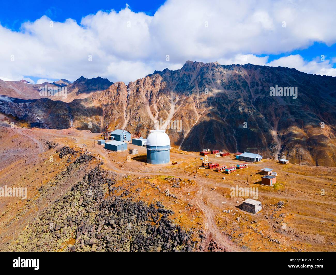 Terskol Peak Observatory è un Centro Internazionale di Ricerca Astronomica, Medica ed ecologica sul Monte Elbro, Russia Foto Stock