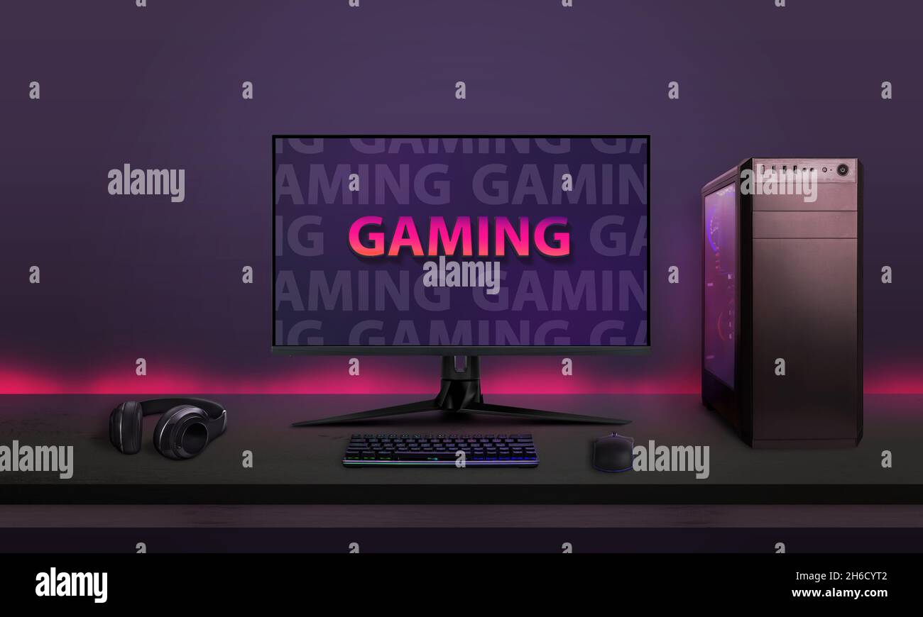 Moderna configurazione di gioco desktop sulla scrivania con luci LED sullo sfondo. Concetto di carattere di gioco moderno sul display del computer Foto Stock