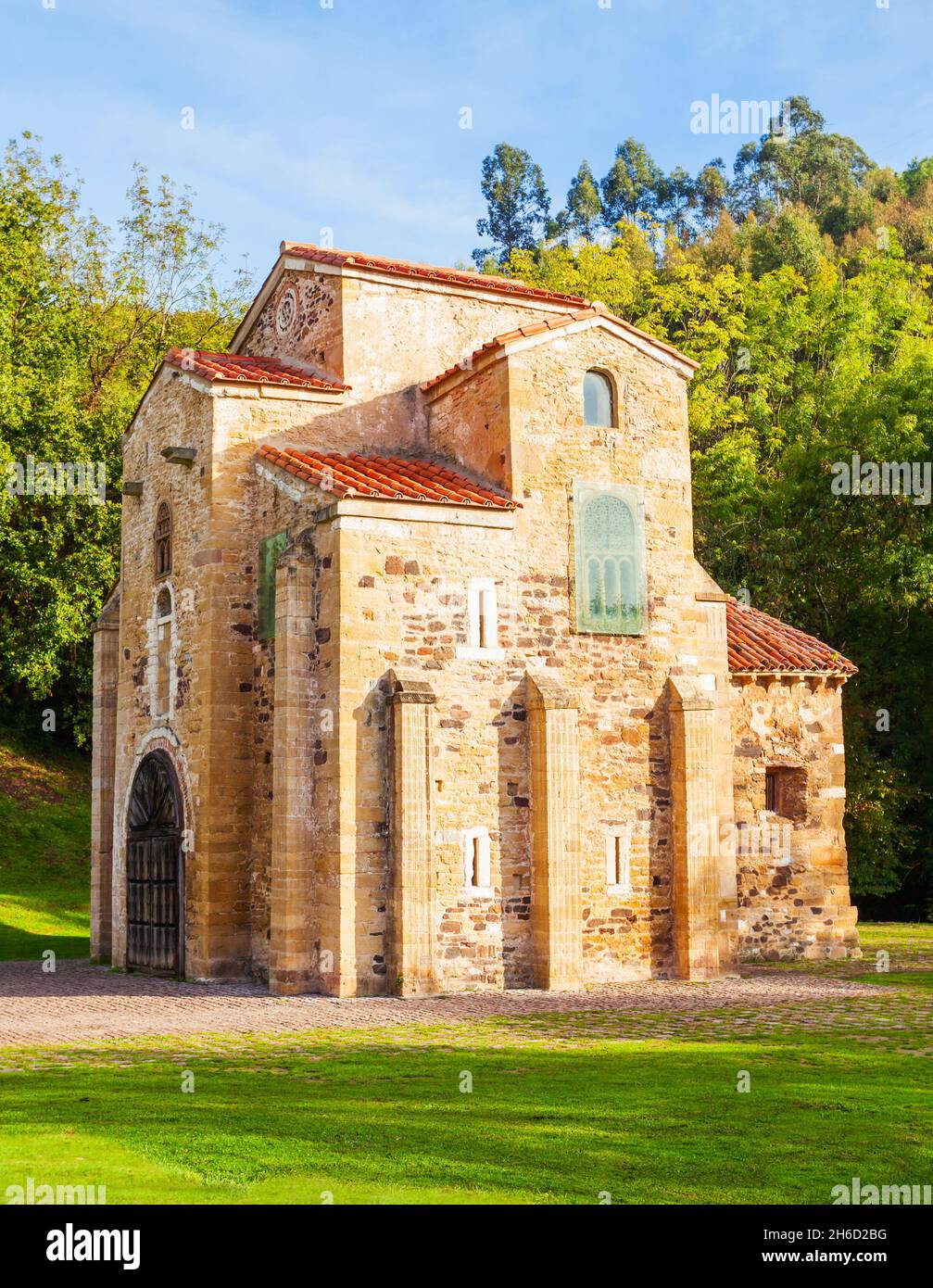 Chiesa di San Miguel o San Michele de Lillo è una chiesa cattolica romana sul Monte Naranco, vicino a Santa Maria del Naranco a Oviedo, Spagna Foto Stock