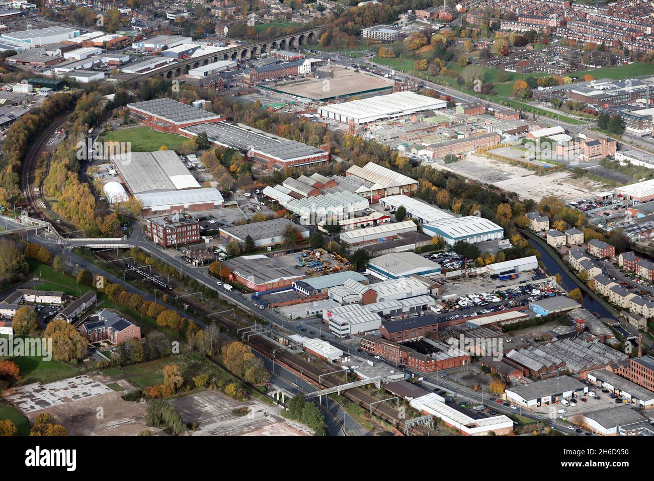 Vista aerea dell'industria su Armley Road, Leeds incl. Parco Albion). Sullo sfondo (sull'altro lato del fiume Aire) è Kirkstall Road Foto Stock