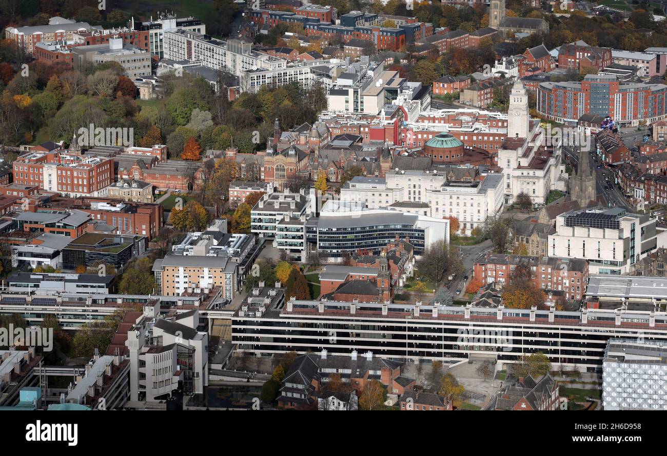 Vista aerea dell'Università di Leeds nell'autunno 2021 Foto Stock
