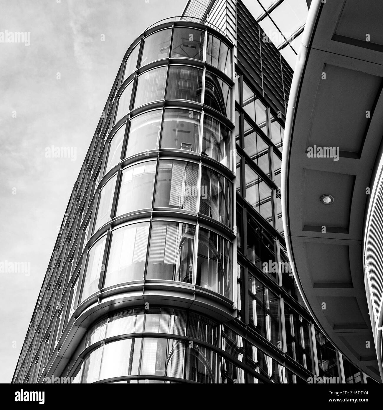 Victoria Westminster London Inghilterra UK, 7 novembre 2021, Cardinal Place Victoria Street London Architectural Design Detail of Mixed or Multi use Retai Foto Stock