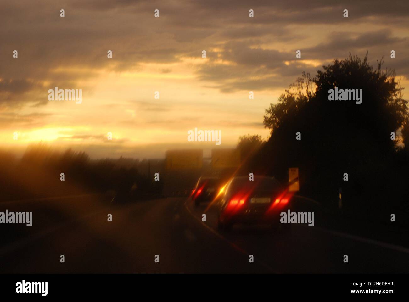 Cattiva vista attraverso uno scudo anteriore di un'auto , Germania Foto Stock