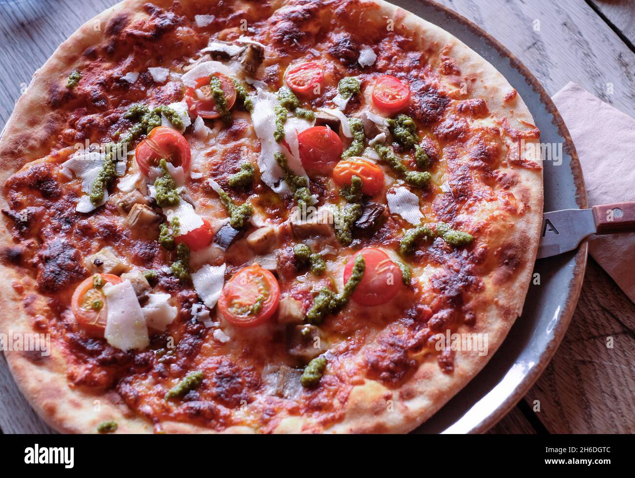 Pizza cotta a legna al Ruin Beach Cafe a Tresco, Isole Scilly Foto Stock