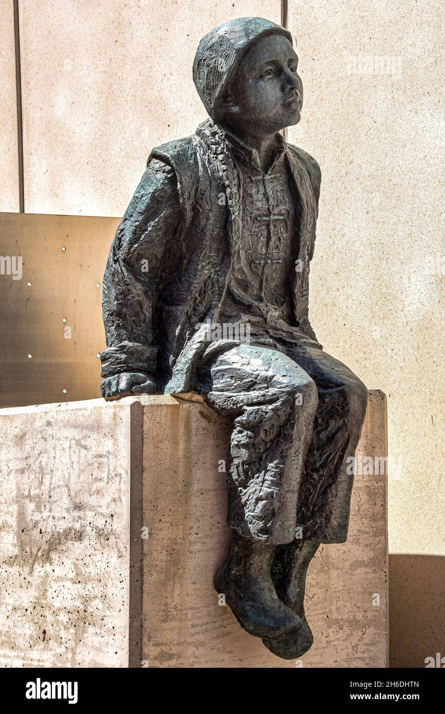 Scultura attraverso il tempo e lo spazio, due bambini di Toronto si incontrano Foto Stock