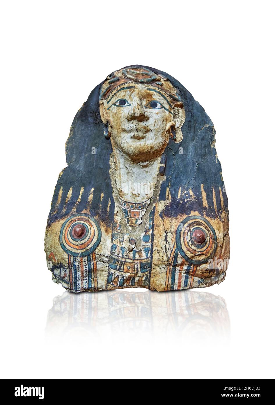 Maschera funeraria in gesso egiziano romana, 100-199 d.C. Museo del Louvre N 2878 A. Depits una donna che indossa una collana Ousekh, orecchini, parrucca. Il suo abito è decor Foto Stock