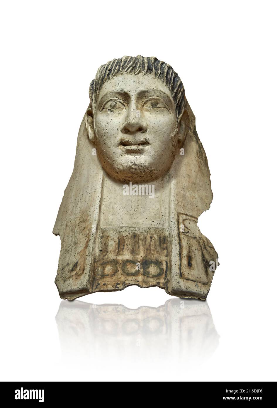 Maschera funeraria in gesso egiziano romano, 0 - 99 d.C. Museo del Louvre E13014. Raffigura un uomo (capelli corti davanti, collana di barba, baffi, collana di ousekh, Foto Stock